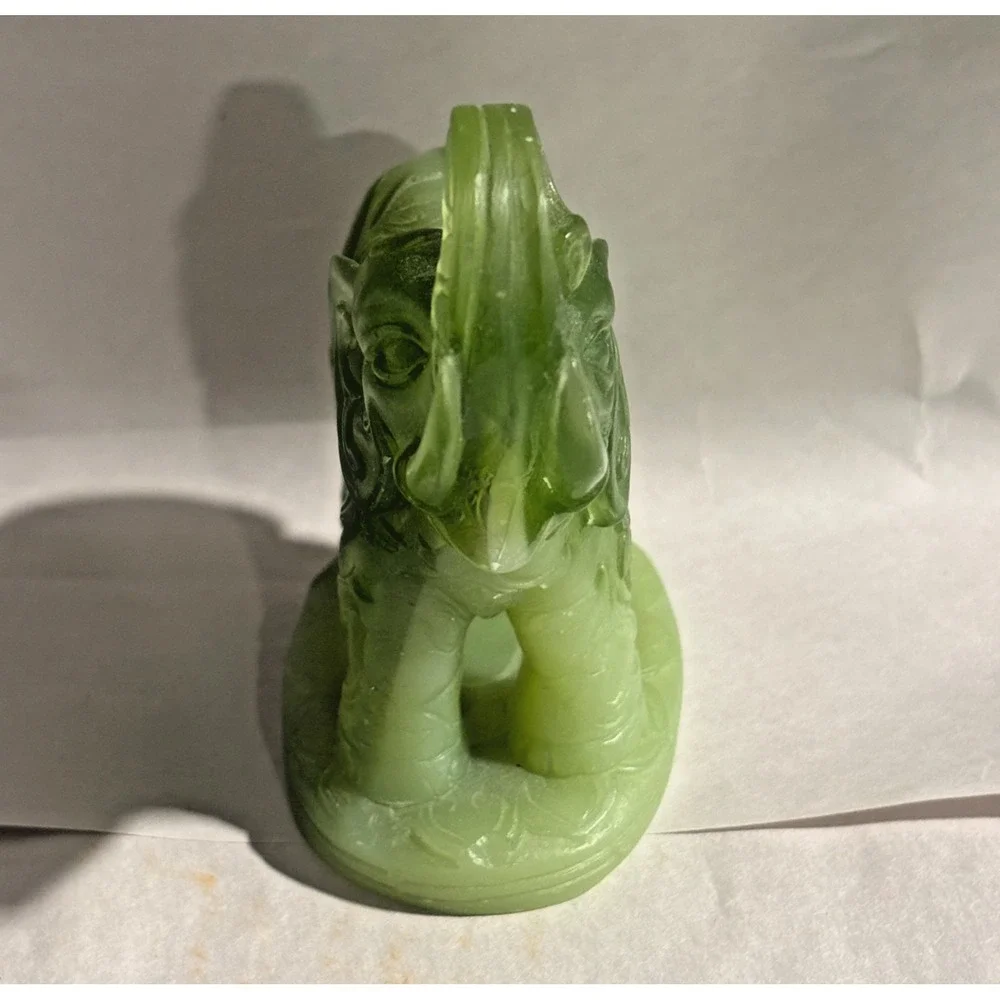 Vintage Made in Italy BeautifuGreen Jadeite Style Elephant Figurine Carved Resin - Picture 2 of 4